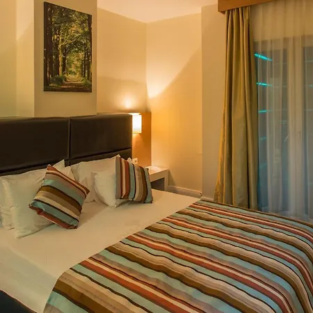 Apartahotel Address